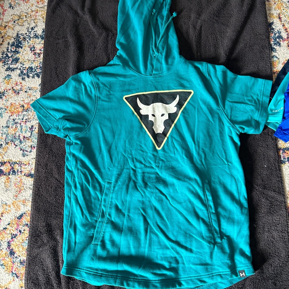 Project rock short sleeve hoodie.